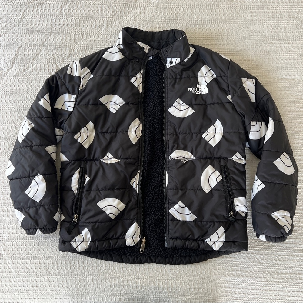 🏔️ The North Face Boys Reversible Jacket – Size L
